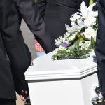 Fiori per i funerali: i 5 colori più adatti
